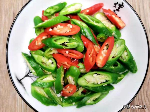 炒雞簡單又好吃的正確做法，不柴不腥，雞肉滑嫩入味，超下飯