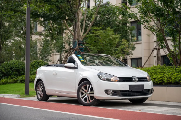 二手敞篷高爾夫:秋高氣爽需好車相伴,十二萬出頭的個性之選 二手敞篷高爾夫:秋高氣爽需好車相伴,十二萬出頭的個性之選