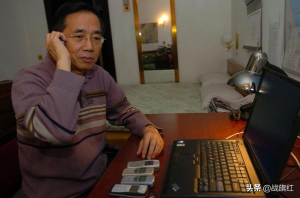 2005年駐伊大使，為救8名福建同胞，穿防彈衣帶4名武警冒險談判