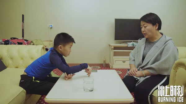 3年追蹤3個冰球少年，揭秘冰上運動從“小眾冷門”到“爬藤捷徑”