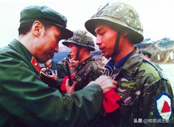1985年，人民軍隊改編成的24個集團軍，都是誰任集團軍軍長