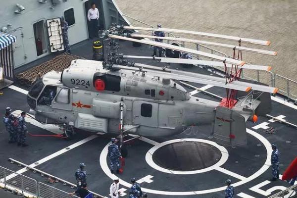 我大艦出動，演練封鎖海峽要道；055艦遭遇美軍機抵近偵察