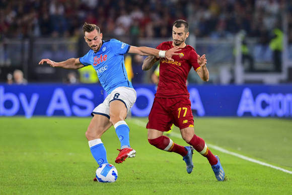 穆里尼奧全場都在搭訕，他不斷跟人家隊長說，來羅馬你能獲得金球