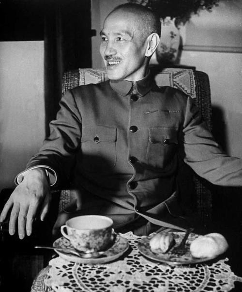 陸久之：湯恩伯身邊的地下黨，娶了蔣介石的養女，暴露後沒人敢抓