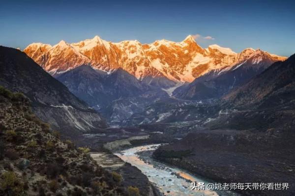 探訪冰川、峽谷徒步，睡在松贊新店，開啟一場自然大冒險