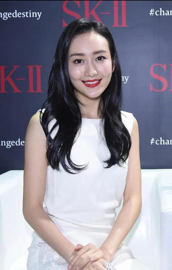 王鷗白裙打扮活動現場近距離抓拍原生態無修復超清原圖