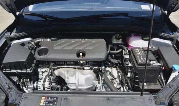 家用代步車之爭:長安逸動VS榮威i5誰更強? 家用代步車之爭:長安逸動VS榮威i5誰更強?