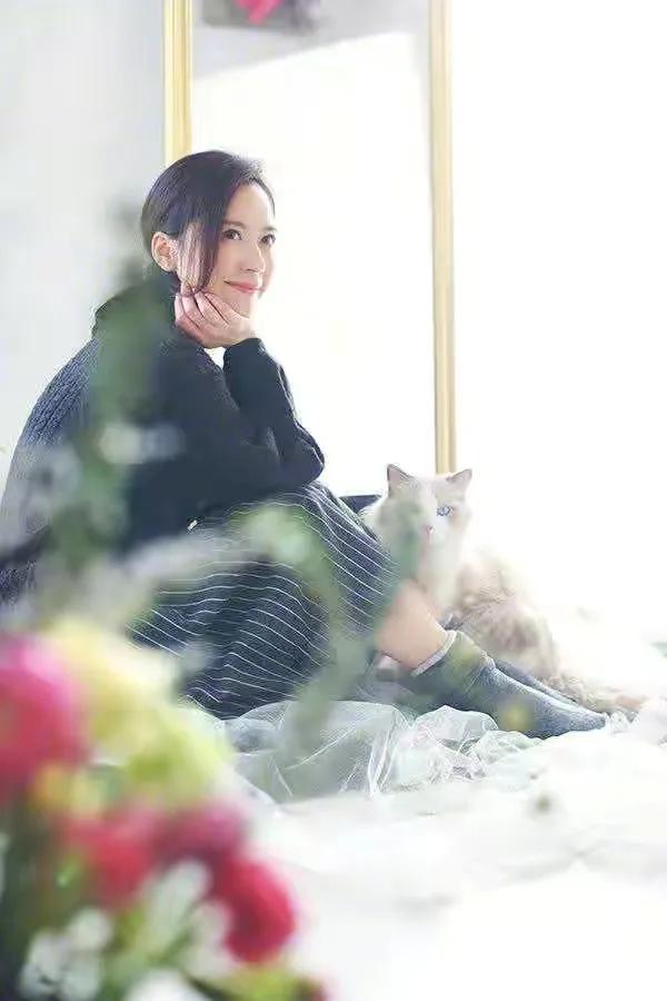 50歲的俞飛鴻更有韻味