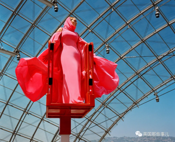 Adele減肥後驚豔Vogue封面！公開減肥經歷：兩年瘦了100磅，為了讓自己更強