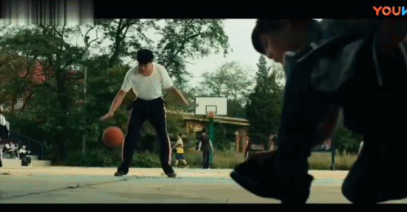 打球怎麼能熟練掌握胯下運球的技巧? 打球怎麼能熟練掌握胯下運球的技巧?