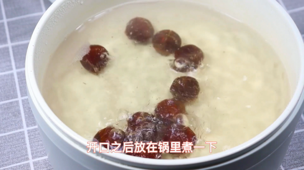 小米粥別隻放水，多加一樣食材，小米粥軟糯香甜，比買的好吃百倍