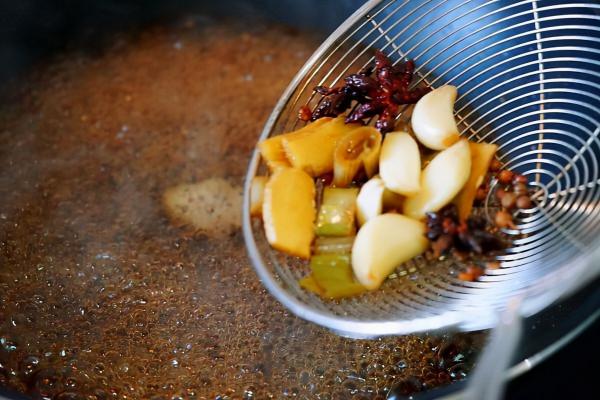 草魚的新吃法:把草魚做成蘇氏乾燒魚,骨頭都是酥的,不腥還入味 草魚的新吃法:把草魚做成蘇氏乾燒魚,骨頭都是酥的,不腥還入味