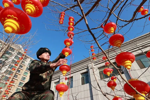 超多笑臉超多圖，快遞軍營年味濃又香！