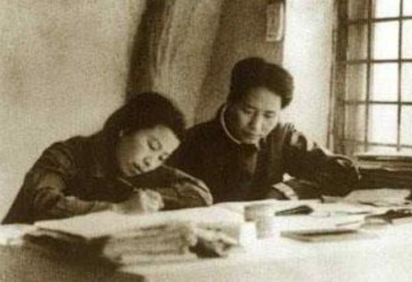 毛主席的保健醫生王鶴濱，曾力勸主席戒菸，因與江青不和離開主席