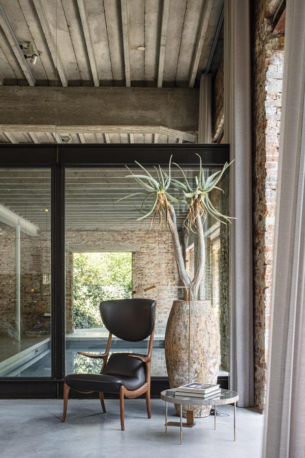 破舊的體育大樓改造成私人住宅:新與舊的碰撞 破舊的體育大樓改造成私人住宅:新與舊的碰撞