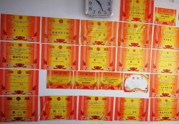 學生獎狀能開展覽，家長卻高興不起來，直言：都是廢紙不如不要