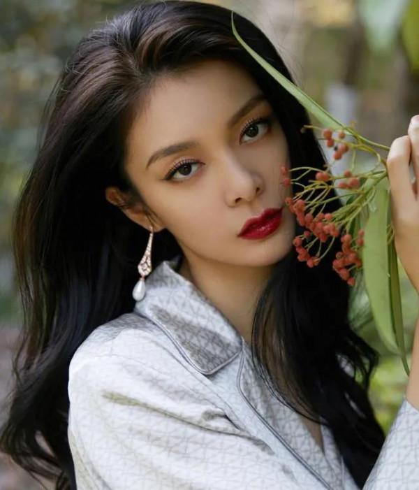 又美又颯：傅菁