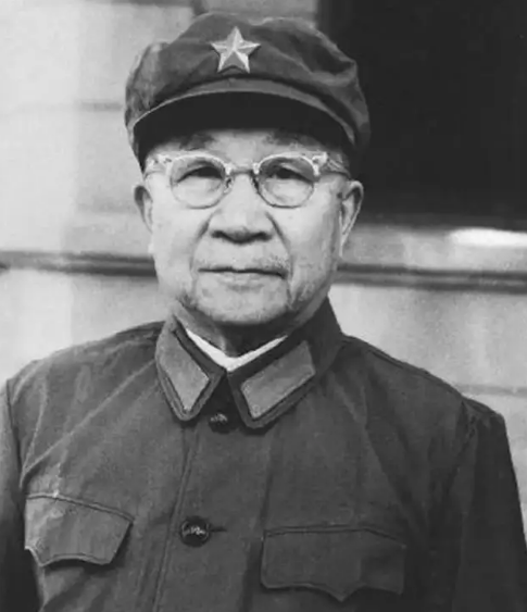 賴傳珠將自己定為中將，毛主席堅決否定，最終他被授予什麼軍銜？