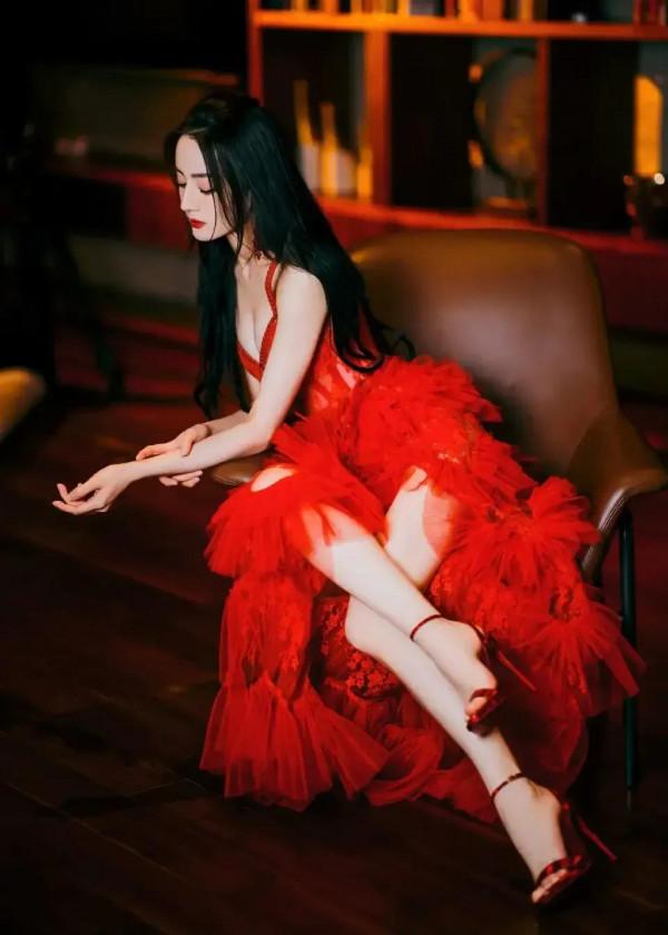 這一次,迪麗熱巴讓全世界的心動了啊!太漂亮了 這一次,迪麗熱巴讓全世界的心動了啊!太漂亮了