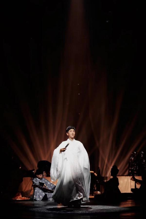 張曉龍：與其自怨自艾，不如充盈自己丨人物