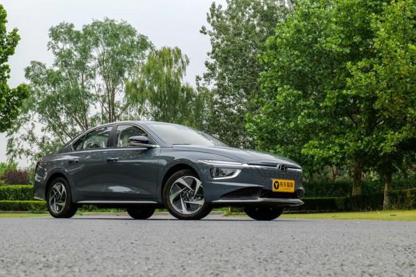 高高愛開車丨能讓你變“懶”的車機 百度Apollo智慧車聯輕體驗 高高愛開車丨能讓你變“懶”的車機 百度Apollo智慧車聯輕體驗