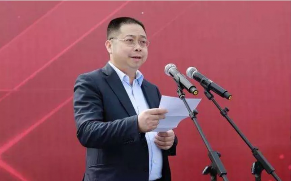 &OpenCurlyDoubleQuote;寶，先把工資發一下？&rdquo;寶能要發新車，焦點卻不在車上