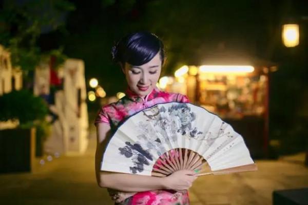 穿衣打扮不需要很複雜，美於表象，怎樣才能做一個有氣質的女人