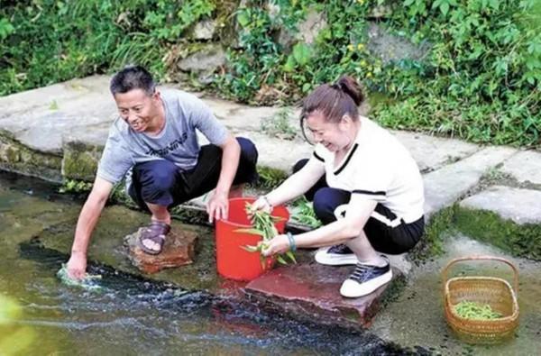 火箭軍兵王王忠心退役，女兒不愛紅裝愛軍裝，接替父親的導彈事業