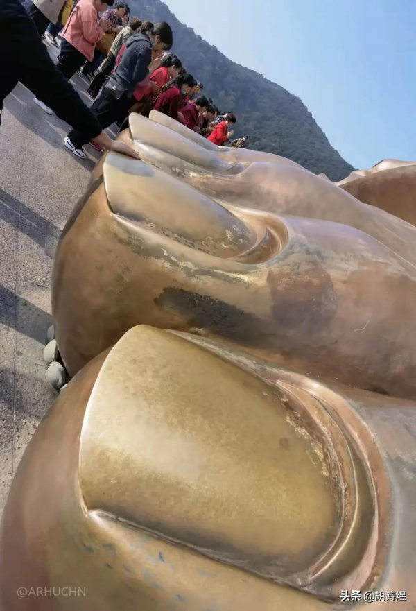 拈花一笑不負卿,只是未到恰當時 拈花一笑不負卿,只是未到恰當時