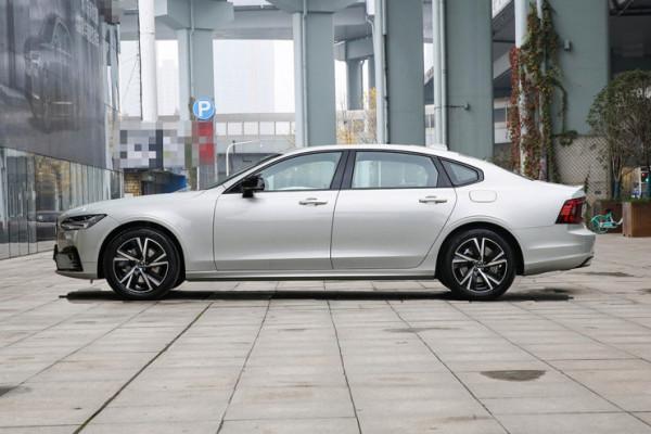 用中型車的錢買中大型行政座駕 新沃爾沃S90建議購買B5智逸豪華版 用中型車的錢買中大型行政座駕 新沃爾沃S90建議購買B5智逸豪華版