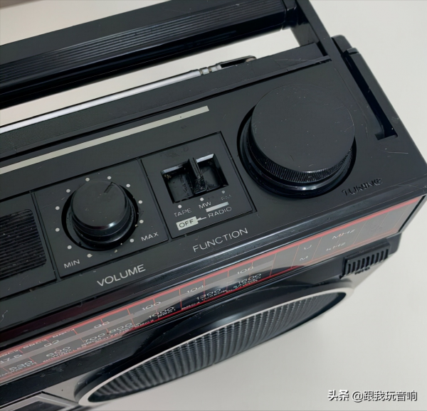 日立HITACHI TRK-510E 收錄機音響 2波段行動式收音機 日立HITACHI TRK-510E 收錄機音響 2波段行動式收音機