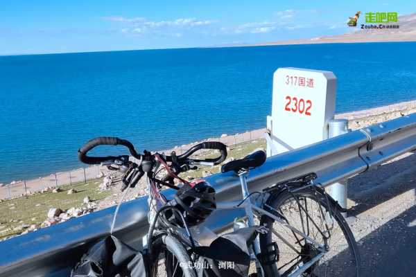 他耕耘三尺講臺，13年單人單車騎行13萬公里，帶女兒畢業騎行進藏