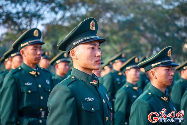 武警河南總隊舉行新兵授銜儀式：高光時刻 新戰友的軍營“成人禮”