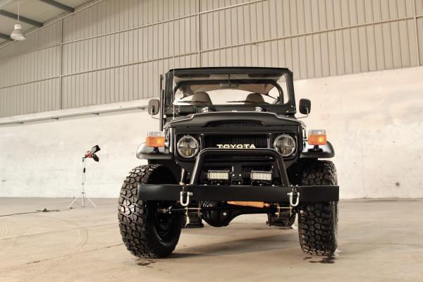 精品老爺車，豐田陸巡FJ40改裝大V8