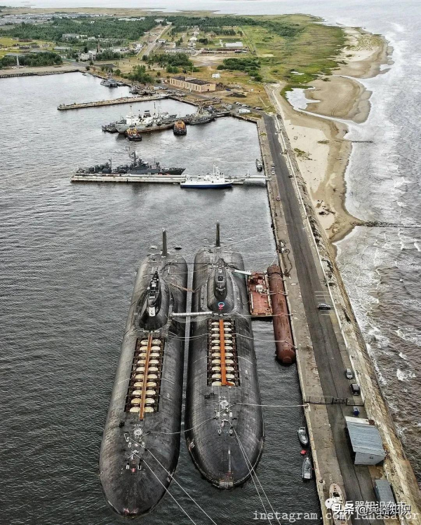 在港口的“颱風”級彈道導彈核潛艇 導彈發射筒一目瞭然