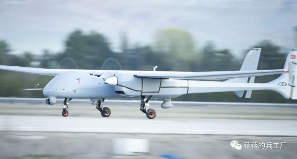 土耳其大型無人機服役，可持續飛行50小時，超越全球鷹