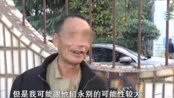 湖南大叔將女友孩子培養成才，親生兒子輟學打工，17年後獨嘗苦果