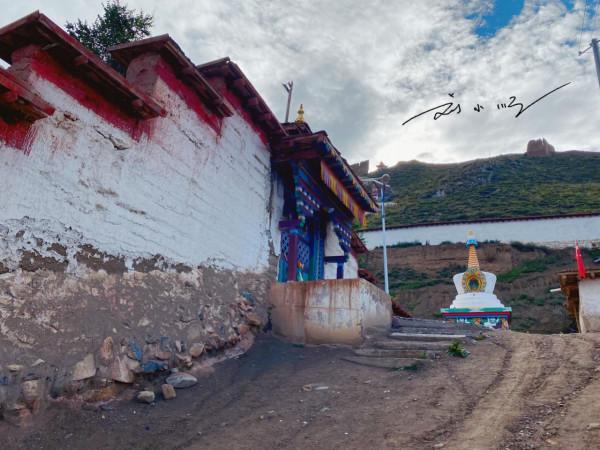 西藏昌都的小眾古鎮，還有一段古長城，知名度卻不高，遊客還不多