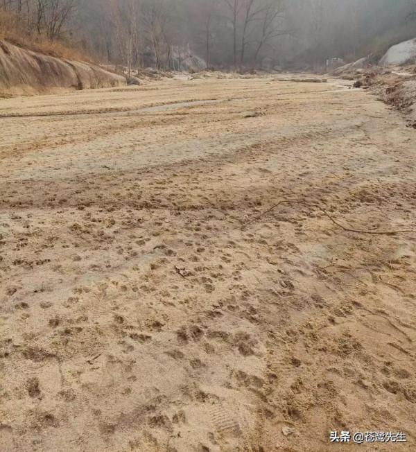 戲水玩沙、溜冰、探尋紅石。免費休閒遊玩好去處-魯山紅河谷 戲水玩沙、溜冰、探尋紅石。免費休閒遊玩好去處-魯山紅河谷