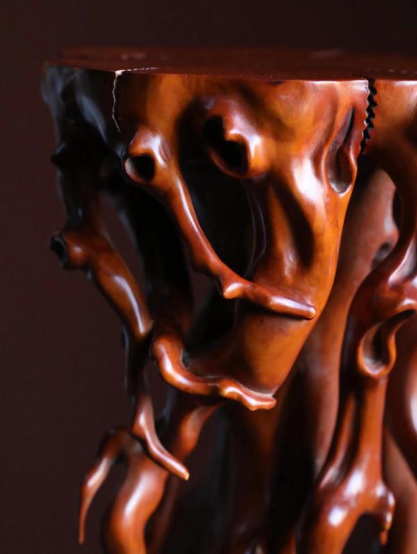 欣賞一下黃楊木做舊盤根底座琢刻隨形擺件