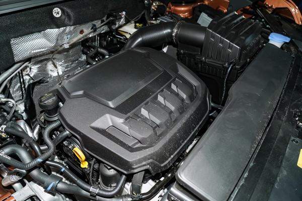 變智慧的德系大塊頭，上汽大眾途昂車內外質感大幅度提升