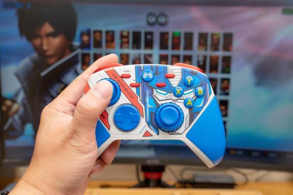 北通推變形金剛遊戲手柄限定版，再現塞伯坦的英雄史詩