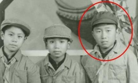 靠一首歌賺了2.4億，從爆火到無人問津，龐龍究竟哪一步走錯了？