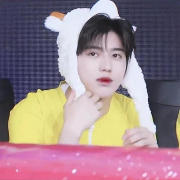 蔡徐坤明星頭像：你是人間星光，不要笑我沒長大我只是不想複雜