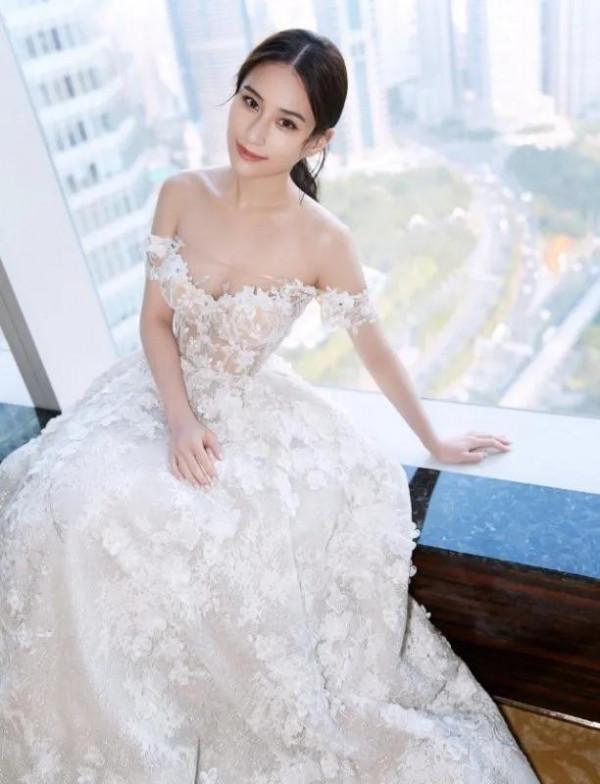 賭王女兒何超蓮大片來襲 網友:顏值身材都線上,不愧是最美千金 賭王女兒何超蓮大片來襲 網友:顏值身材都線上,不愧是最美千金