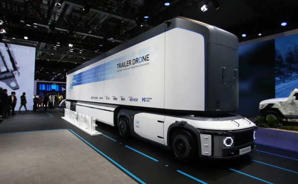 第四屆進博會首日，2.1汽車館越來越有科技範了