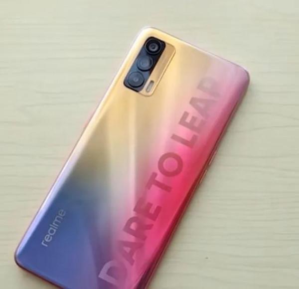 在逛某電商平臺,發現了兩款配置相似的機型 在逛某電商平臺,發現了兩款配置相似的機型