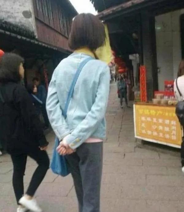 明星駝背有多醜，高顏值都拯救不了，楊冪劉亦菲均上榜