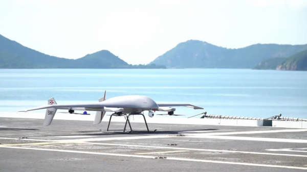 一架垂直起降無人機，飛上全球最小航母，艦載戰鬥機已經空缺多年