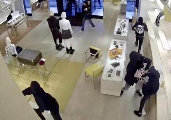 美國“快閃式組團搶劫”遍地開花